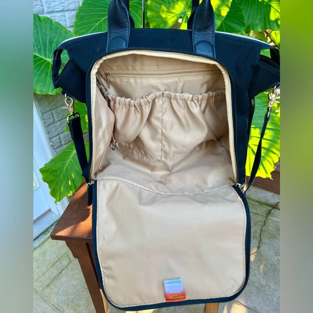 GUC-PacaPod Mirano Black Diaper Bag. Paca Pod travel bag baby
